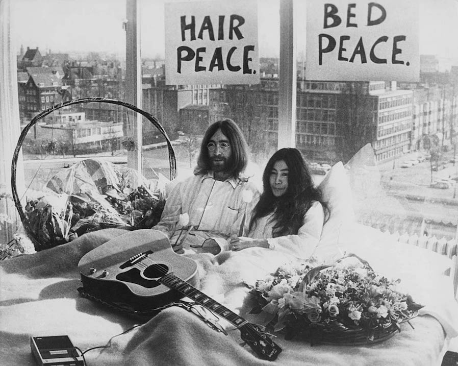 john-lennon-yoko-ono-lie-in-bed-in.jpg